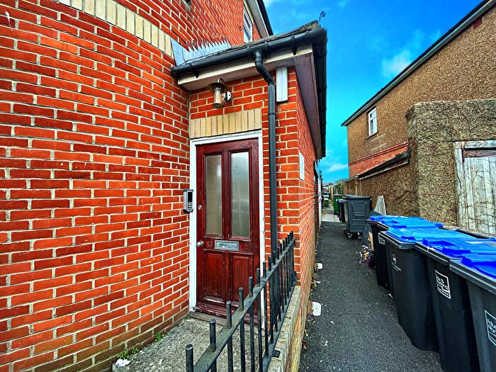 1 Bedroom Flat To Rent In Westcourt Road, Broadwater, Worthing, BN14