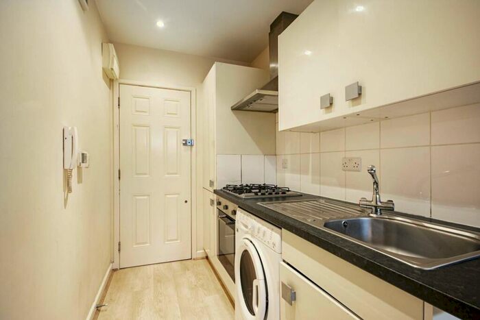 Studio To Rent In Finchley Road, Temple Fortune, London, NW11