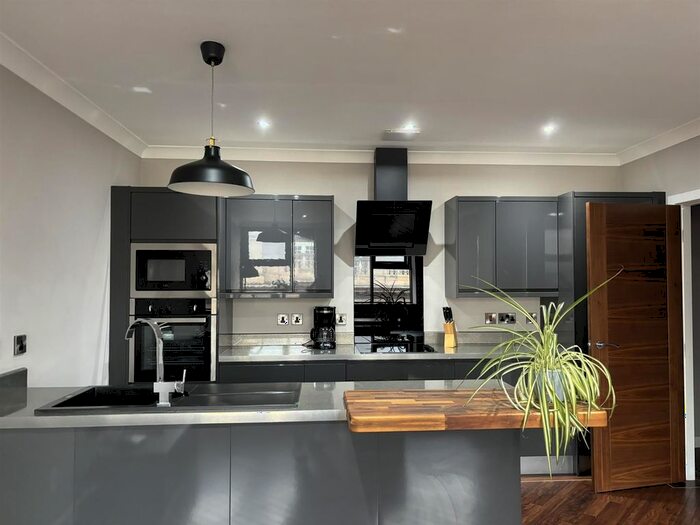 1 Bedroom Flat To Rent In Essex House, Hull, HU1