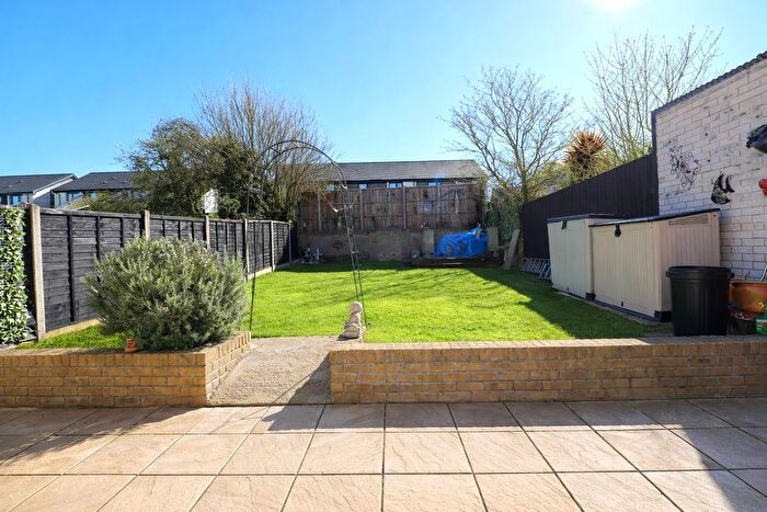 4 Bedroom End Of Terrace House For Sale In Morgan Drive, Greenhithe, DA9