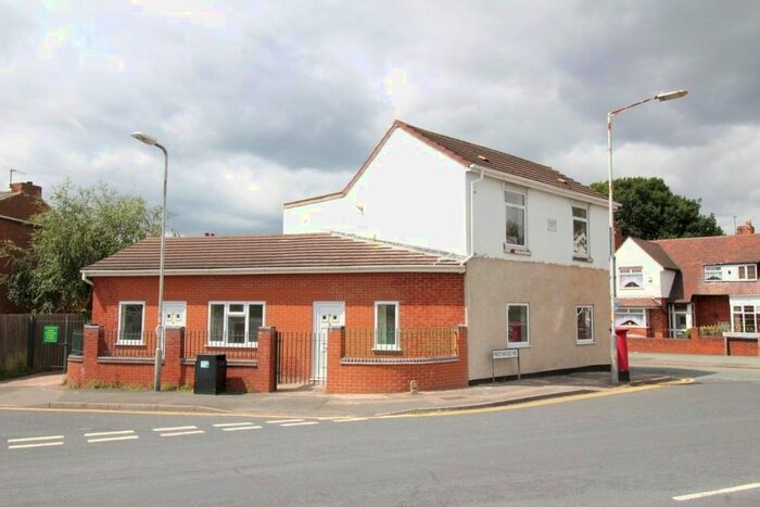 2 Bedroom Flat To Rent In Milton Road, Wolverhampton, West Midlands, WV10