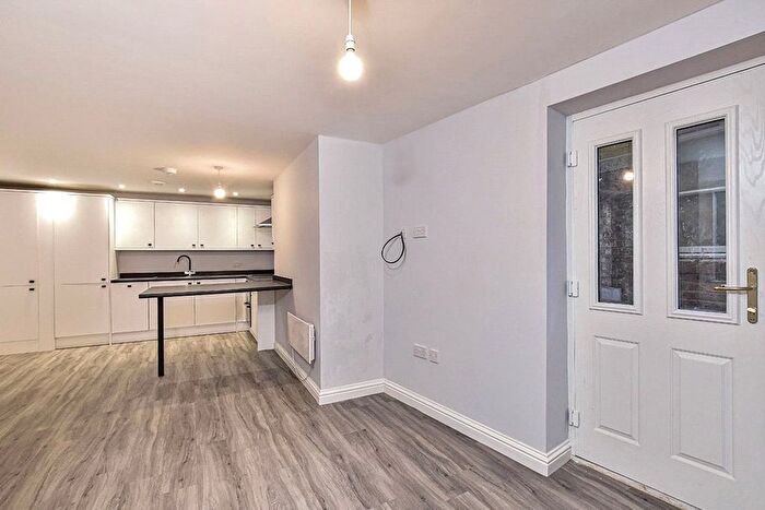 1 Bedroom Flat To Rent In Bank Street, Tonbridge, Kent, TN9