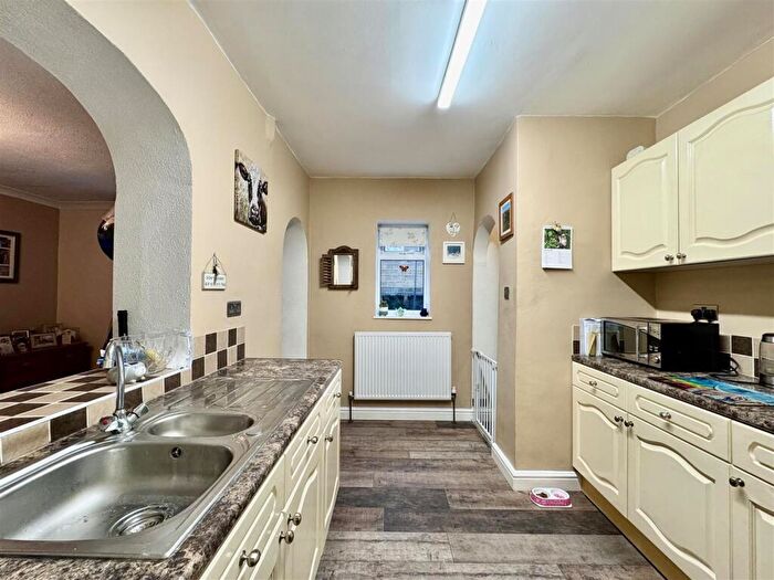 2 Bedroom Semi-Detached House For Sale In Warneford Rise, Cowlersley, Huddersfield, HD4