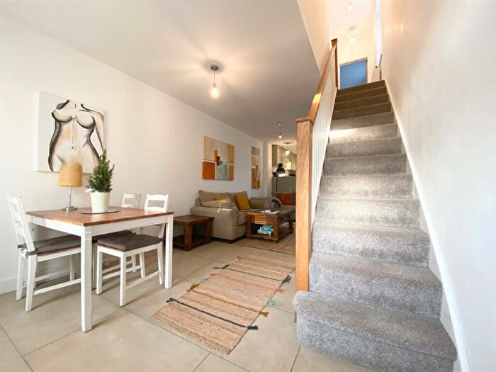 2 Bedroom Detached House To Rent In High Street, Saltford, BS31