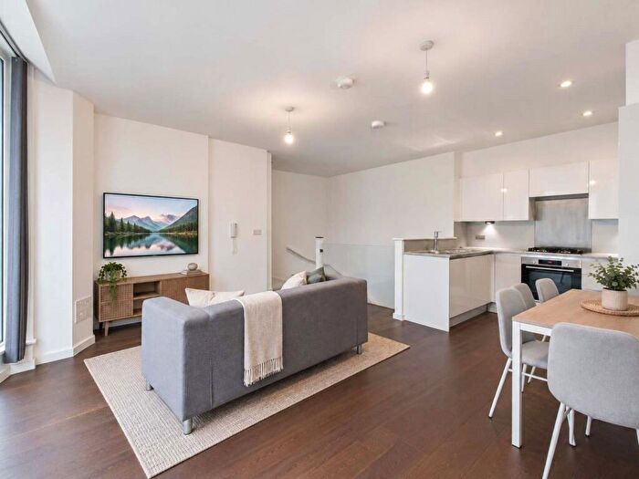 2 Bedroom Flat To Rent In Evering Road, Clapton, London, E5