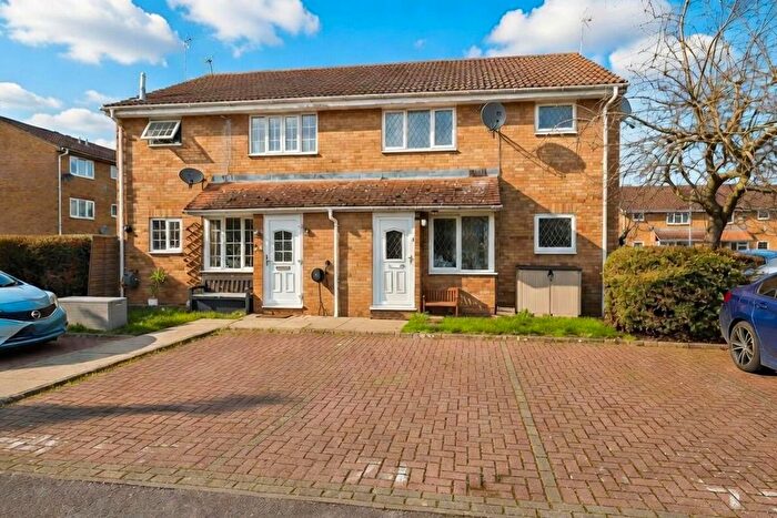 1 Bedroom Terraced House For Sale In Newcombe Rise, Yiewsley, UB7