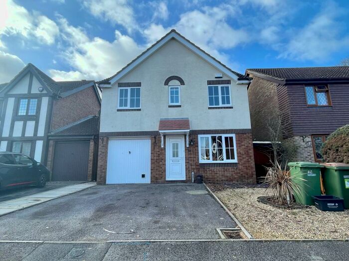 4 Bedroom House To Rent In Mallard Gardens, Hedge End, Grange Park, SO30