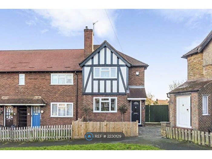 3 Bedroom End Of Terrace House To Rent In Alwold Crescent, London, SE12