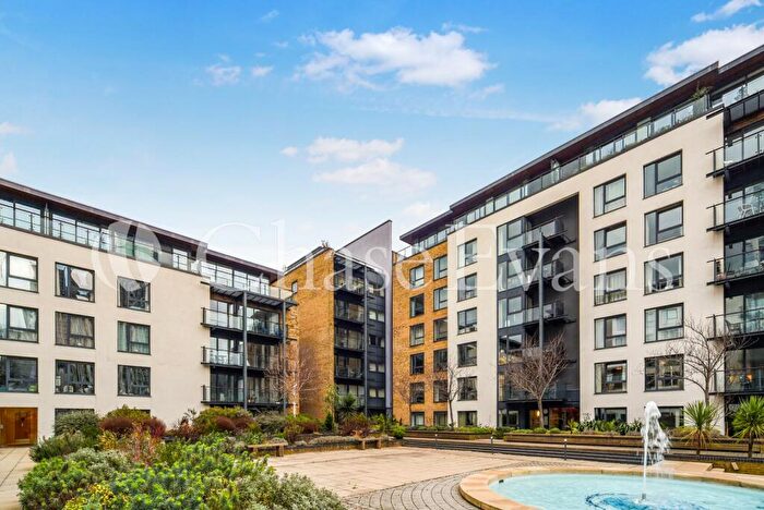 2 Bedroom Flat To Rent In Boardwalk Place, Canary Wharf, London, E14