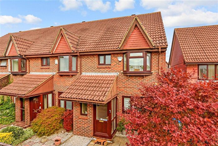 3 Bedroom End Of Terrace House For Sale In Tulip Close, Shirley Oaks Village, Croydon, Surrey, CR0