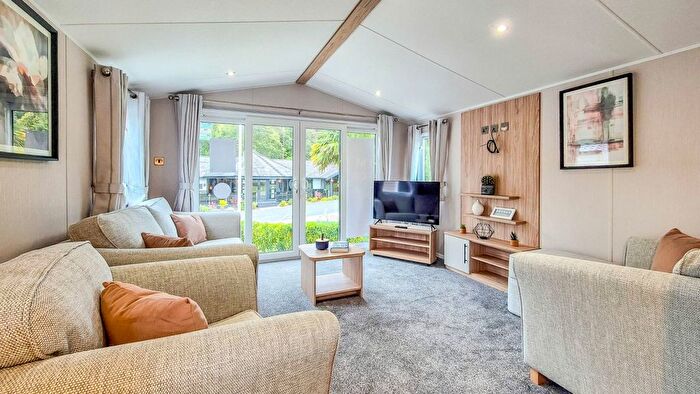2 Bedroom Mobile/park Home For Sale In Llanrug, Caernarfon, LL55