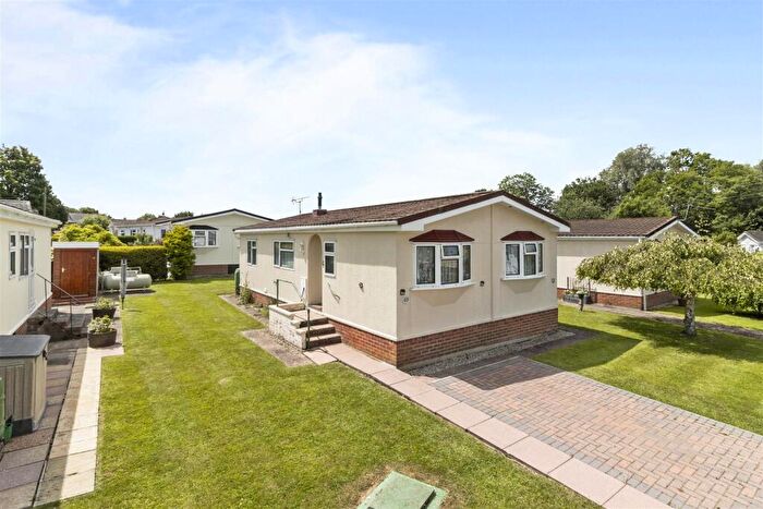 2 Bedroom Park Home For Sale In Upper Horsebridge, Hailsham, BN27