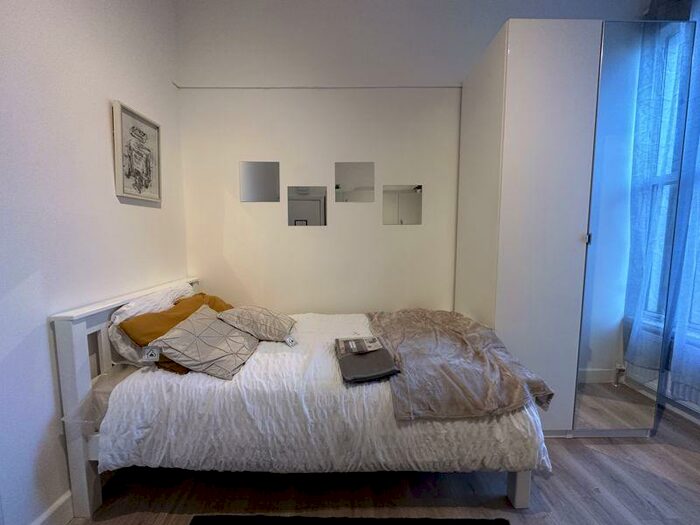 Flat To Rent In Sellons Avenue, London, NW10