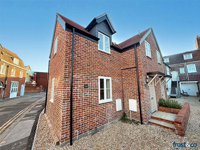 1 Bedroom Semi-Detached House For Sale In Hill Street, Poole, Dorset, BH15
