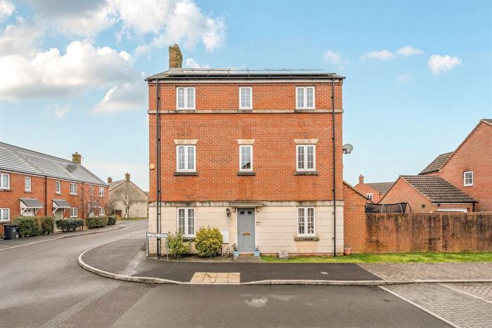 4 Bedroom Detached House For Sale In Coppers Road, Devizes, SN10