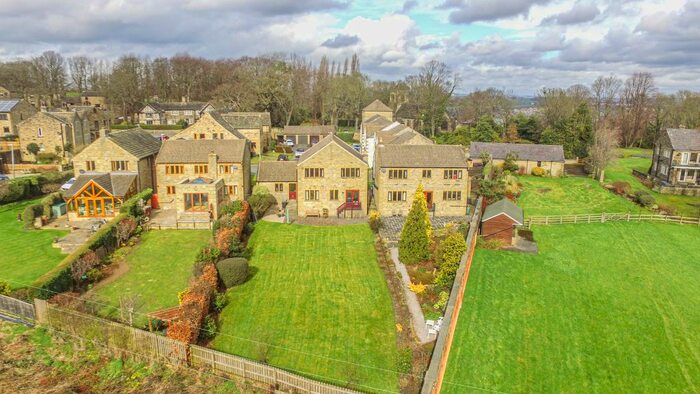 4 Bedroom Detached House For Sale In Covey Clough Court, Upper Hopton, Mirfield, WF14