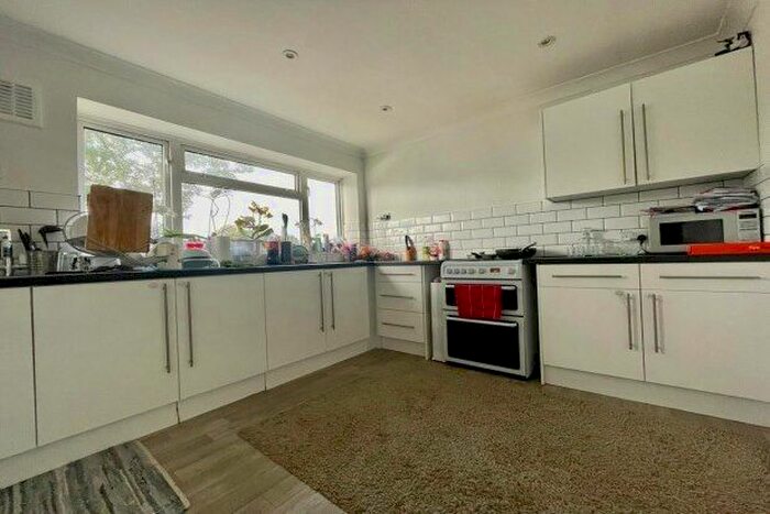 4 Bedroom Town House To Rent In Hawbeck Road, Gillingham, ME8