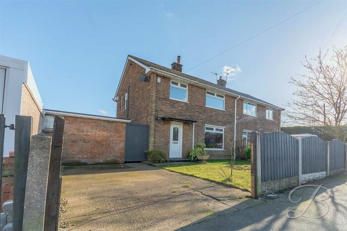 3 Bedroom Semi-Detached House To Rent In The Mount, Forest Town, Mansfield, NG19