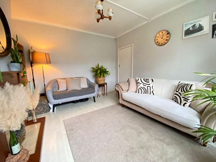 2 Bedroom Maisonette To Rent In Orchid Road, London, N14