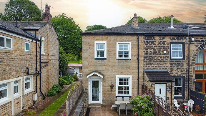 3 Bedroom End Of Terrace House For Sale In Coppin Hall Lane, Mirfield, WF14