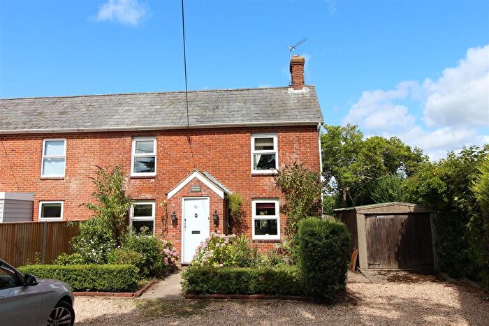4 Bedroom Semi-detached House To Rent In Ringwood Road, Walkford Christchurch, Dorset, BH23