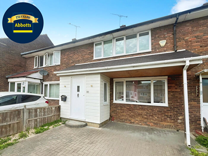 3 Bedroom House To Rent In The Knares - Lee Chapel, SS16