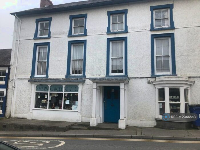 2 Bedroom Flat To Rent In Bridge Street, Newcastle Emlyn, SA38
