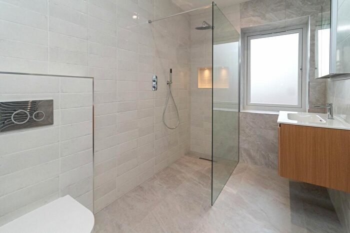 2 Bedroom Detached House For Sale In Campbell Croft, Edgware, HA8