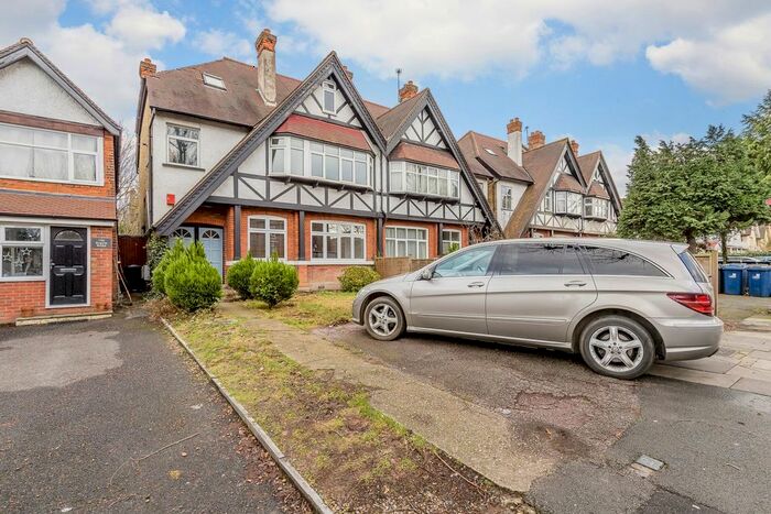 3 Bedroom Flat To Rent In Argyle Road, London, W13