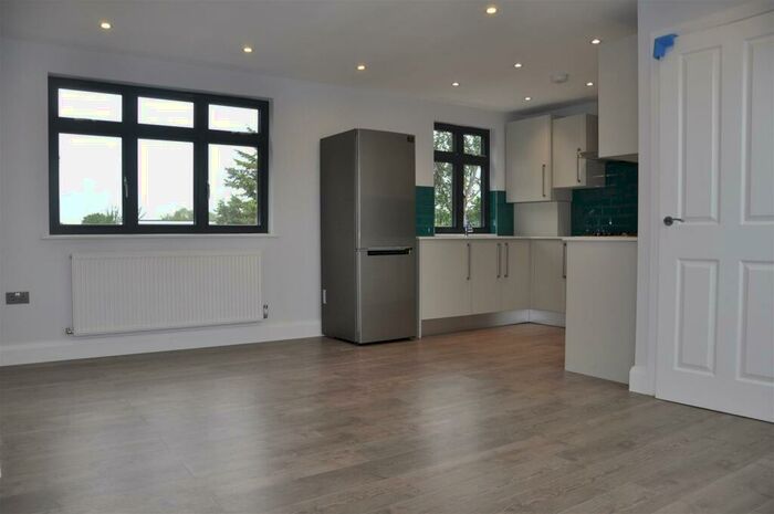 3 Bedroom Maisonette To Rent In Queens Walk, Harrow, Middlesex, HA1