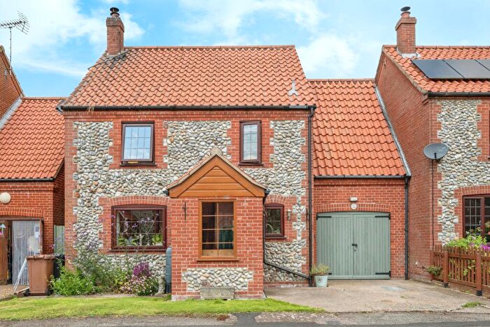 4 Bedroom Link Detached House For Sale In Beechlands Park, Southrepps, Norwich, Norfolk, NR11