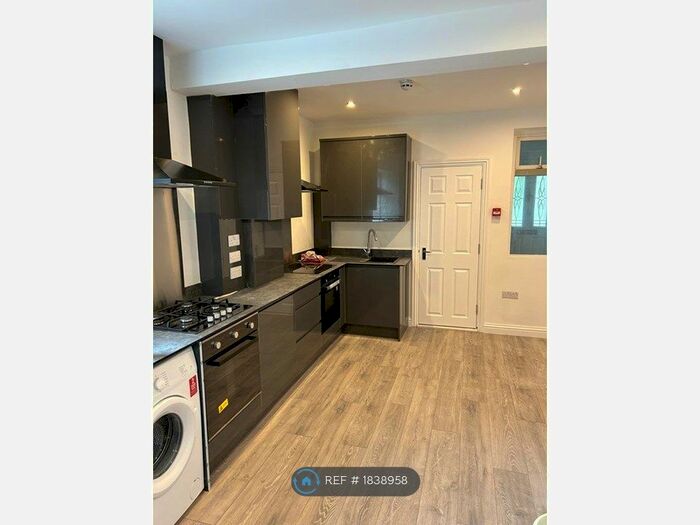6 Bedroom End Of Terrace House To Rent In Deronda Road, London, SE24