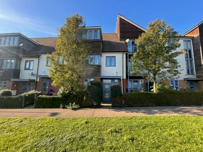 5 Bedroom Town House To Rent In Milton Road, Broughton, MK10