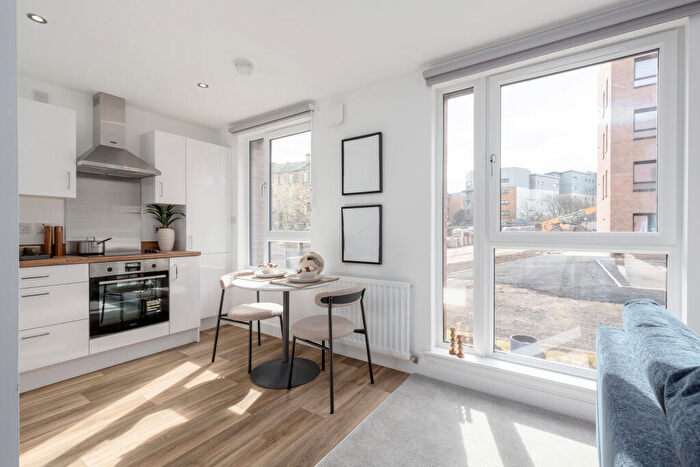2 Bedroom Apartment To Rent In Etna Street, Glasgow, G41