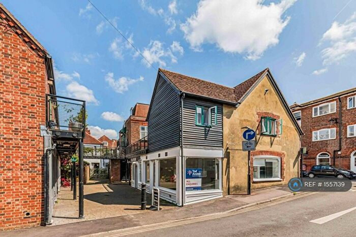 2 Bedroom Flat To Rent In Baffins Lane, Chichester, PO19