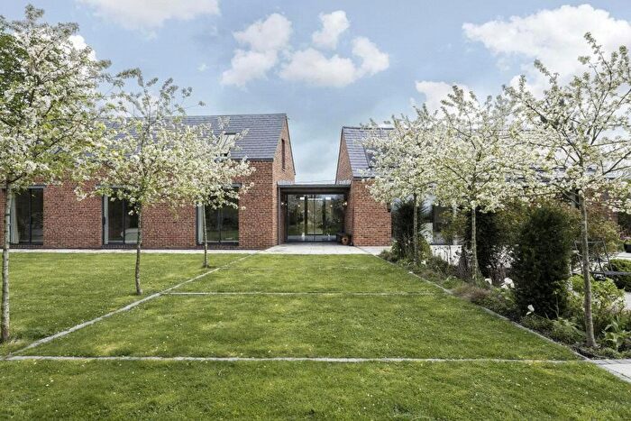 4 Bedroom Equestrian Property For Sale In Poulshot Road, Poulshot, Devizes, SN10