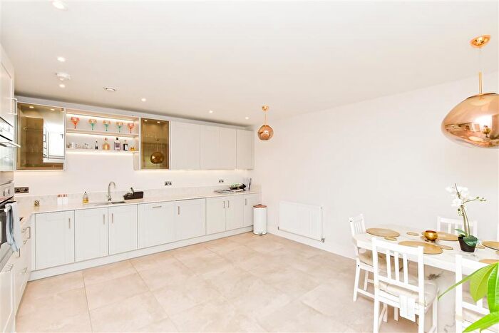 3 Bedroom Town House For Sale In Consort Drive, Leatherhead, Surrey, KT22