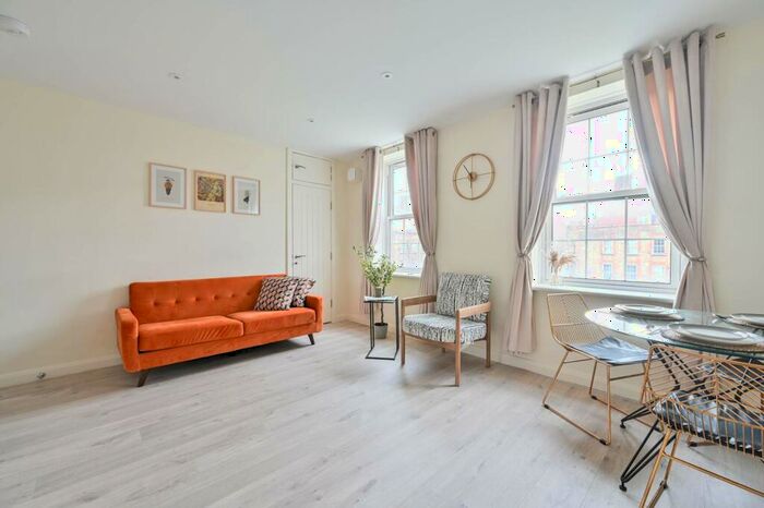2 Bedroom Flat To Rent In Comber Grove, Camberwell, London, SE5