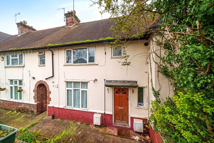 2 Bedroom Flat To Rent In Bowerdean Road, Buckinghamshire, HP13