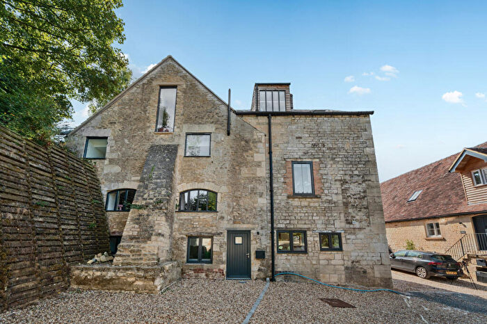 2 Bedroom Flat For Sale In Tetbury Lane, Stroud, GL6