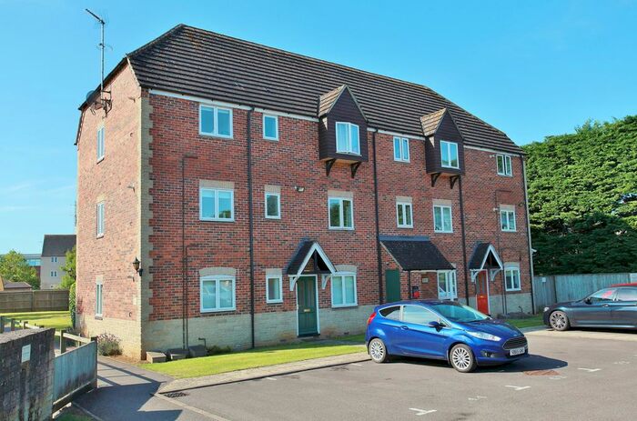 2 Bedroom Flat To Rent In Willow Brook, Abingdon, OX14
