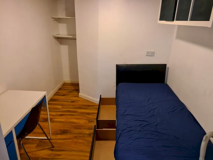 Studio To Rent In Ludlow Road, Feltham, TW13