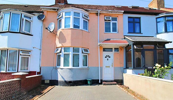 4 Bedroom Semi Detached House To Rent In Woodstock Road, Wembley, HA0