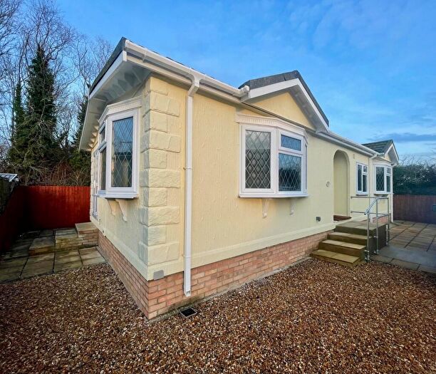 2 Bedroom Park Home For Sale In Lordsway Park Home, Alconbury, Huntingdon, PE28