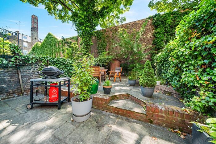 2 Bedroom Flat To Rent In Gloucester Avenue, London, NW1