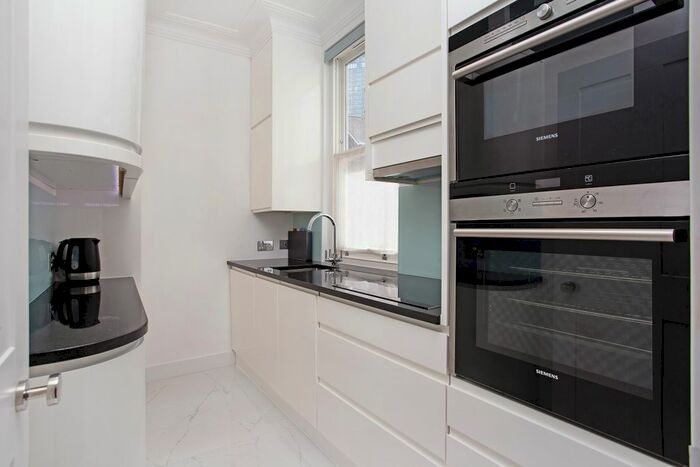 1 Bedroom Flat To Rent In Ashburnham Road, London, SW10