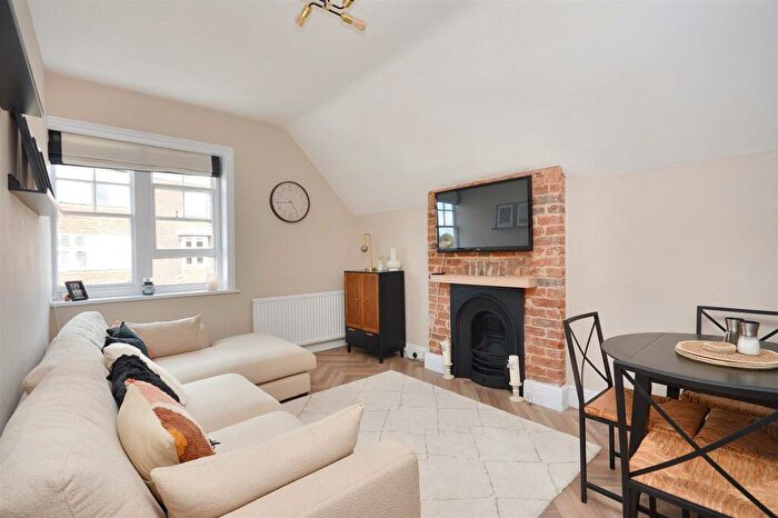 1 Bedroom Flat For Sale In Meads Street, Eastbourne, BN20