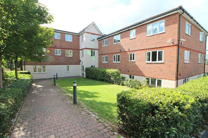 3 Bedroom Flat To Rent In Treetop Close, Luton, Bedfordshire, LU2