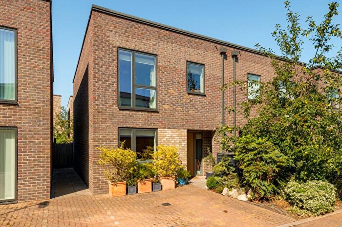 3 Bedroom End Of Terrace House For Sale In Knightly Avenue, Cambridge, Cambridgeshire, CB2