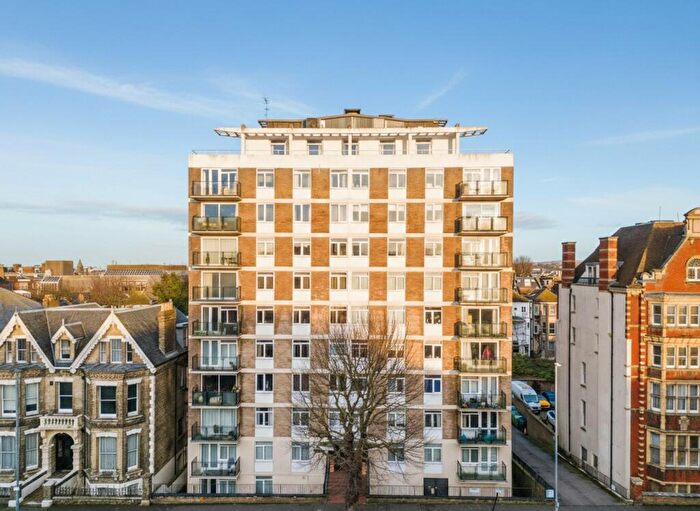 2 Bedroom Flat For Sale In The Drive, Hove, BN3